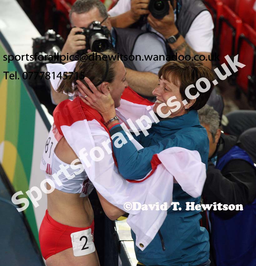 Laura Weightman (England) celebrates with her mum Diana after finishing 2nd in the 1500 metres, 2014 Commonwealth Games, Glasgow. Photo: David T. Hewitson/Sports for All Pics